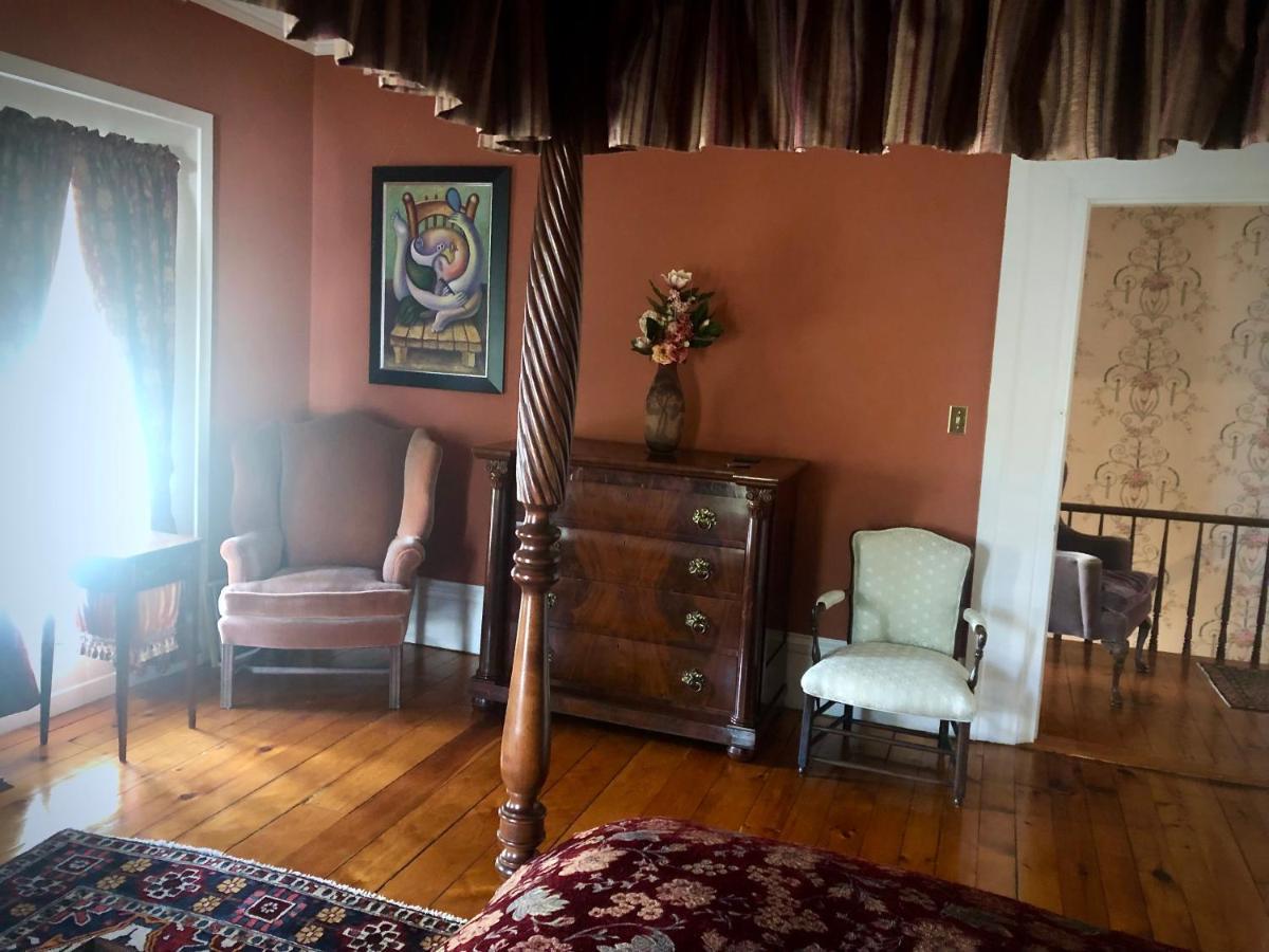 Oakcliff Bed And Breakfast Halfmoon Exterior photo