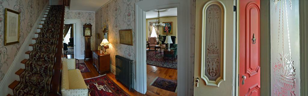 Oakcliff Bed And Breakfast Halfmoon Exterior photo