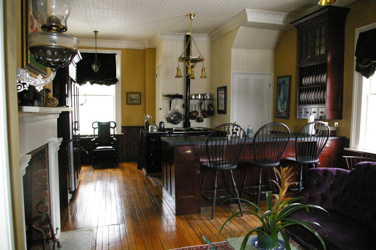 Oakcliff Bed And Breakfast Halfmoon Exterior photo