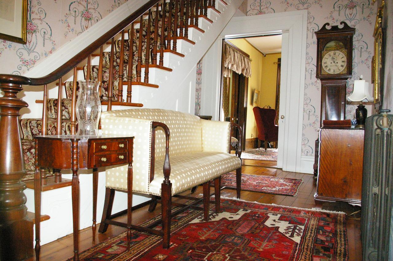 Oakcliff Bed And Breakfast Halfmoon Exterior photo