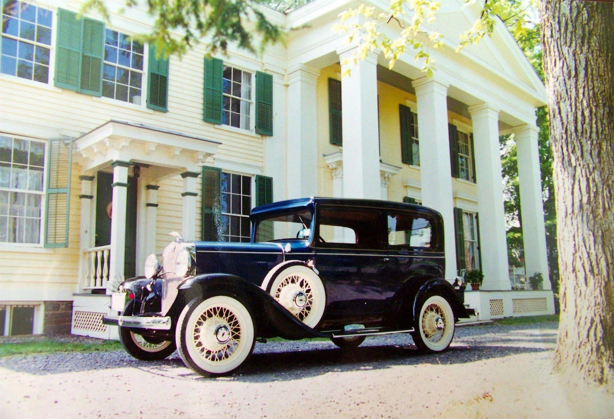 Oakcliff Bed And Breakfast Halfmoon Exterior photo