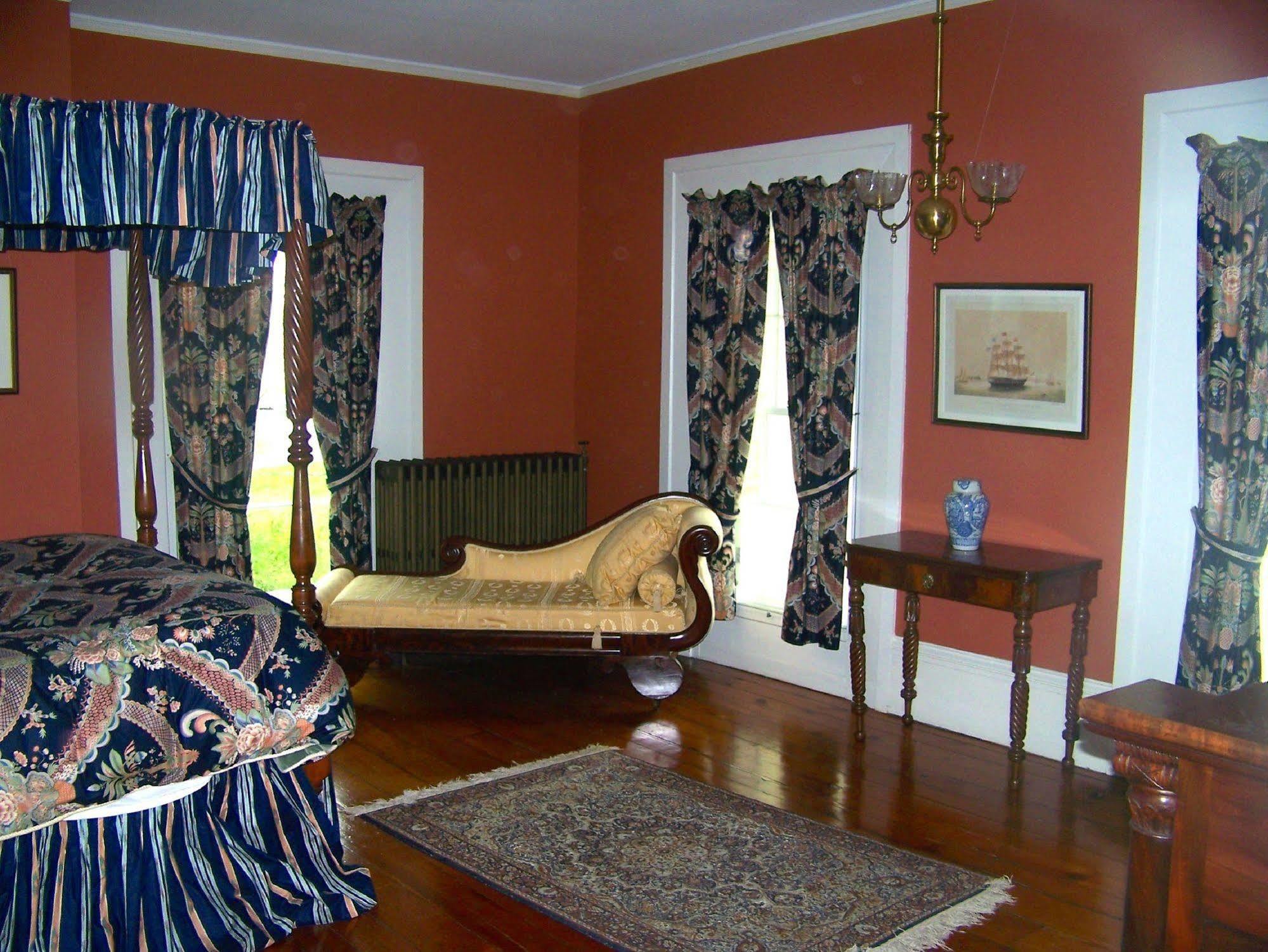 Oakcliff Bed And Breakfast Halfmoon Exterior photo