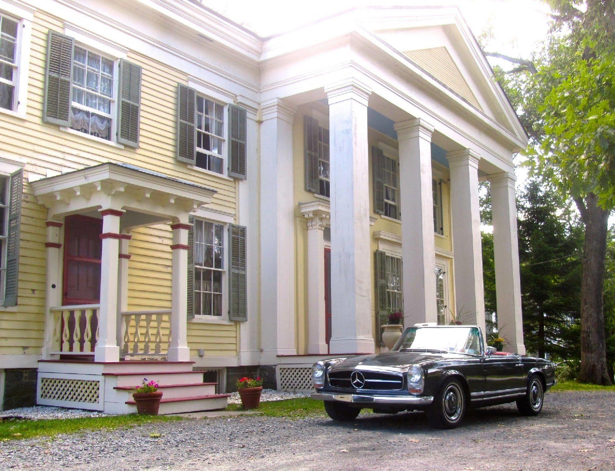 Oakcliff Bed And Breakfast Halfmoon Exterior photo