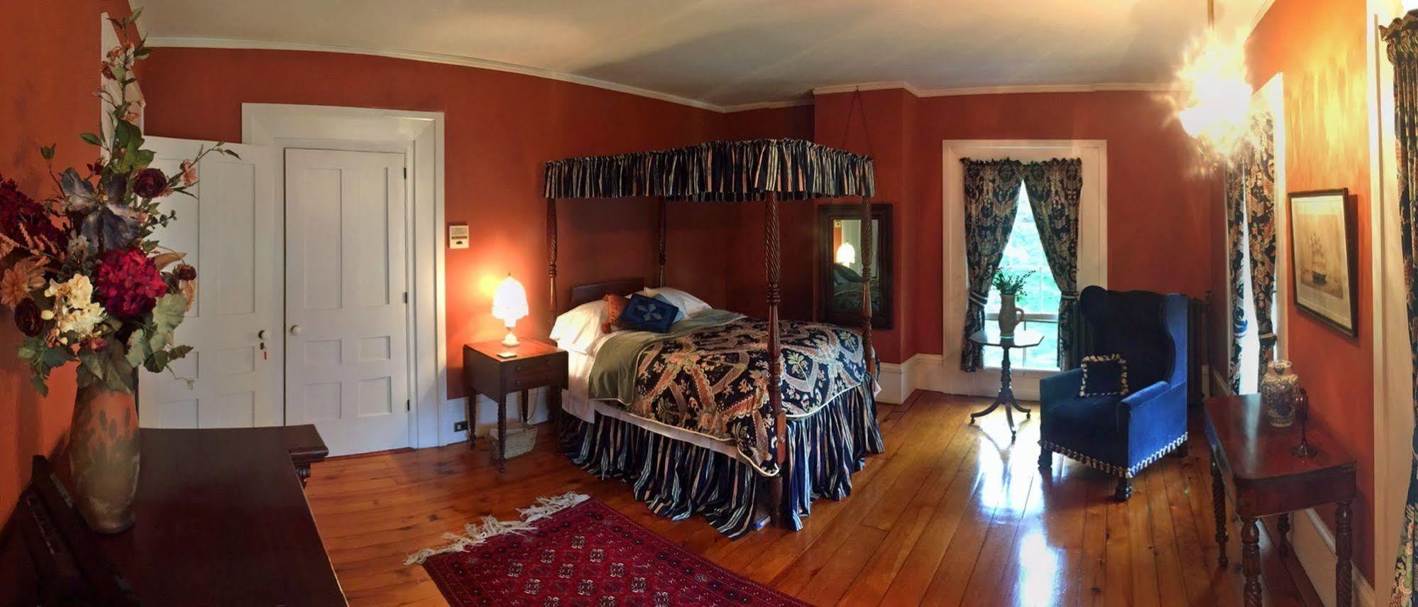Oakcliff Bed And Breakfast Halfmoon Exterior photo