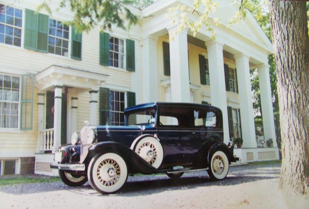Oakcliff Bed And Breakfast Halfmoon Exterior photo