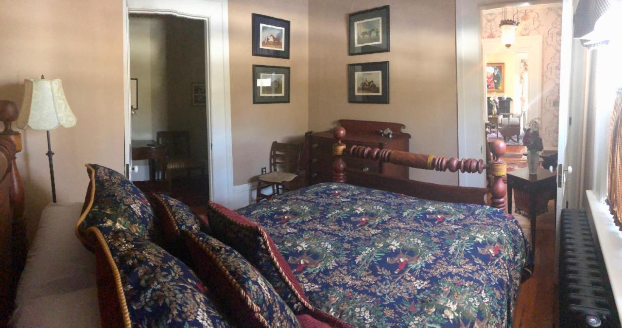 Oakcliff Bed And Breakfast Halfmoon Exterior photo