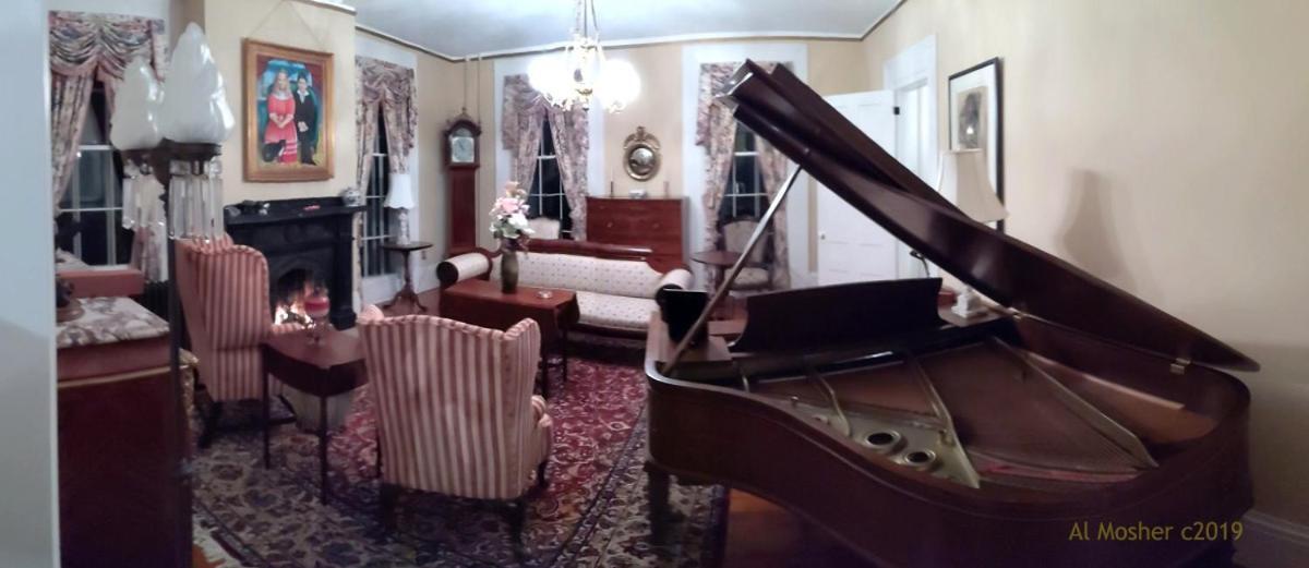 Oakcliff Bed And Breakfast Halfmoon Exterior photo