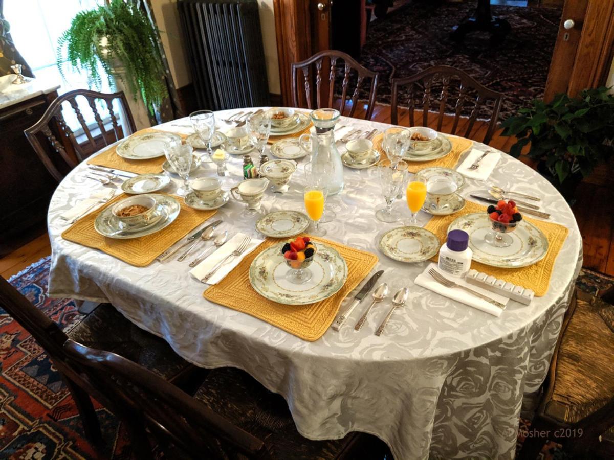 Oakcliff Bed And Breakfast Halfmoon Exterior photo